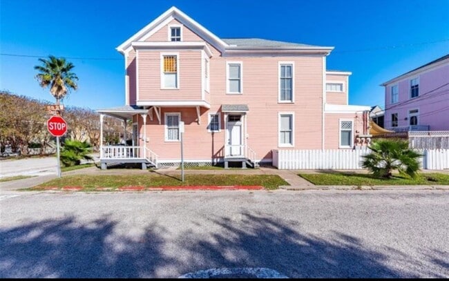 Building Photo - 1427 Church St