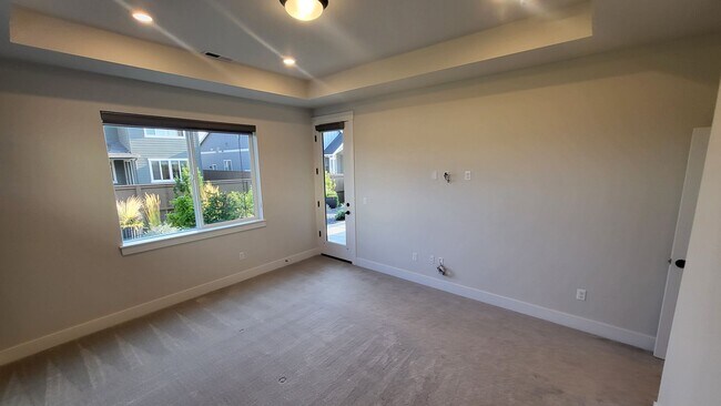 Building Photo - 4 BR/2.5 BA Single-Level home at Trailside
