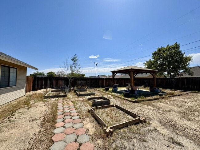 Building Photo - 9808 Susan Ave