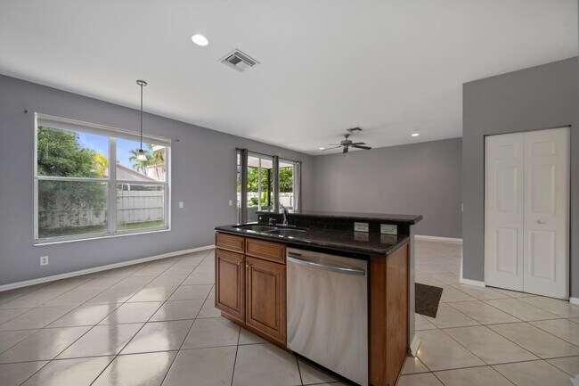 Building Photo - 3578 Chesapeake Cir