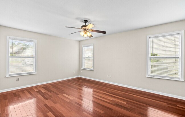 Building Photo - 11 Rock Creek Dr