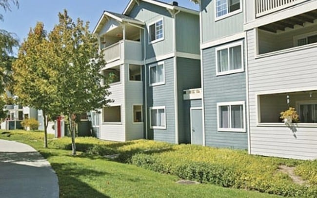 Building Photo - Ridgeway Apartments