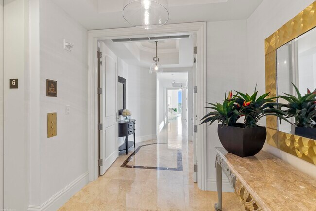 Building Photo - 5310 N Ocean Dr