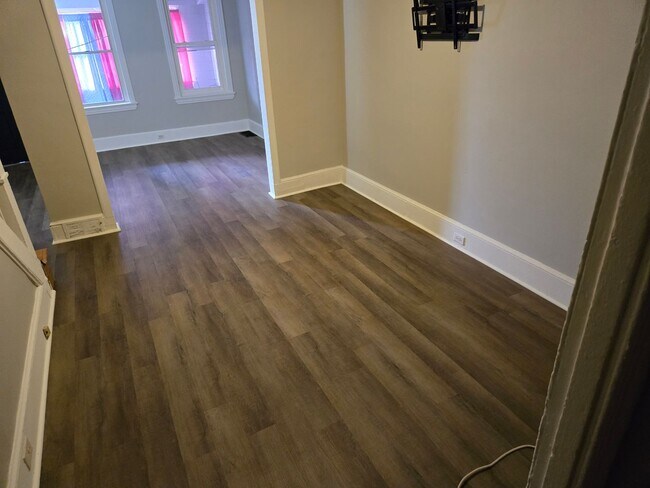 Building Photo - 3 Bedroom 1 Bathroom Townhouse