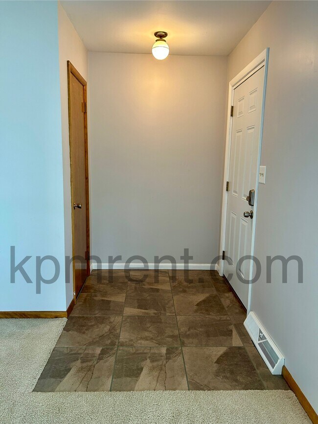 Building Photo - 720 Poplar St