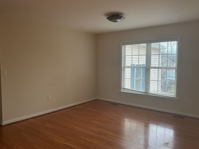 Building Photo - Welcome home!  Sought after Lake of the Woods!