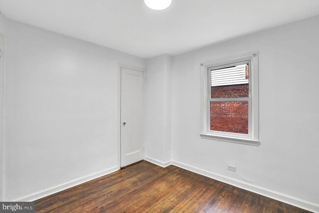 Building Photo - 331 Oakland St