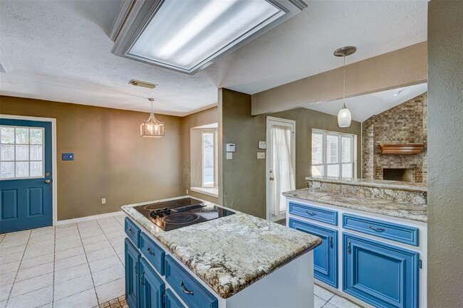 Building Photo - 6502 Inverness Way
