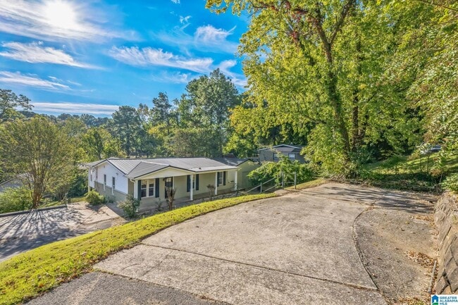 Building Photo - 2161 Chapel Hill Rd