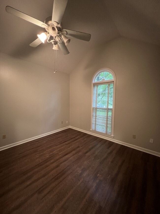 Building Photo - 1080 Sharon Pl