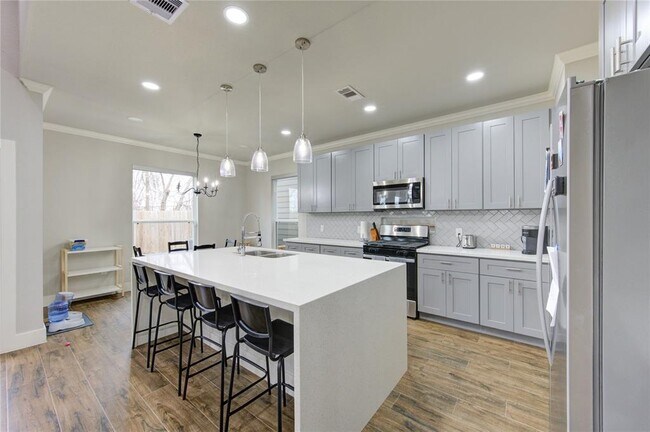 Building Photo - 14514 Sanour Dr