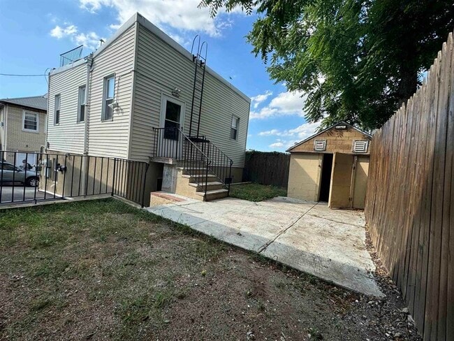 Building Photo - 4206 Smith Ave