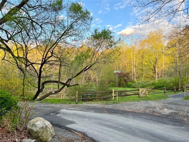 Building Photo - 19 Mill Ln