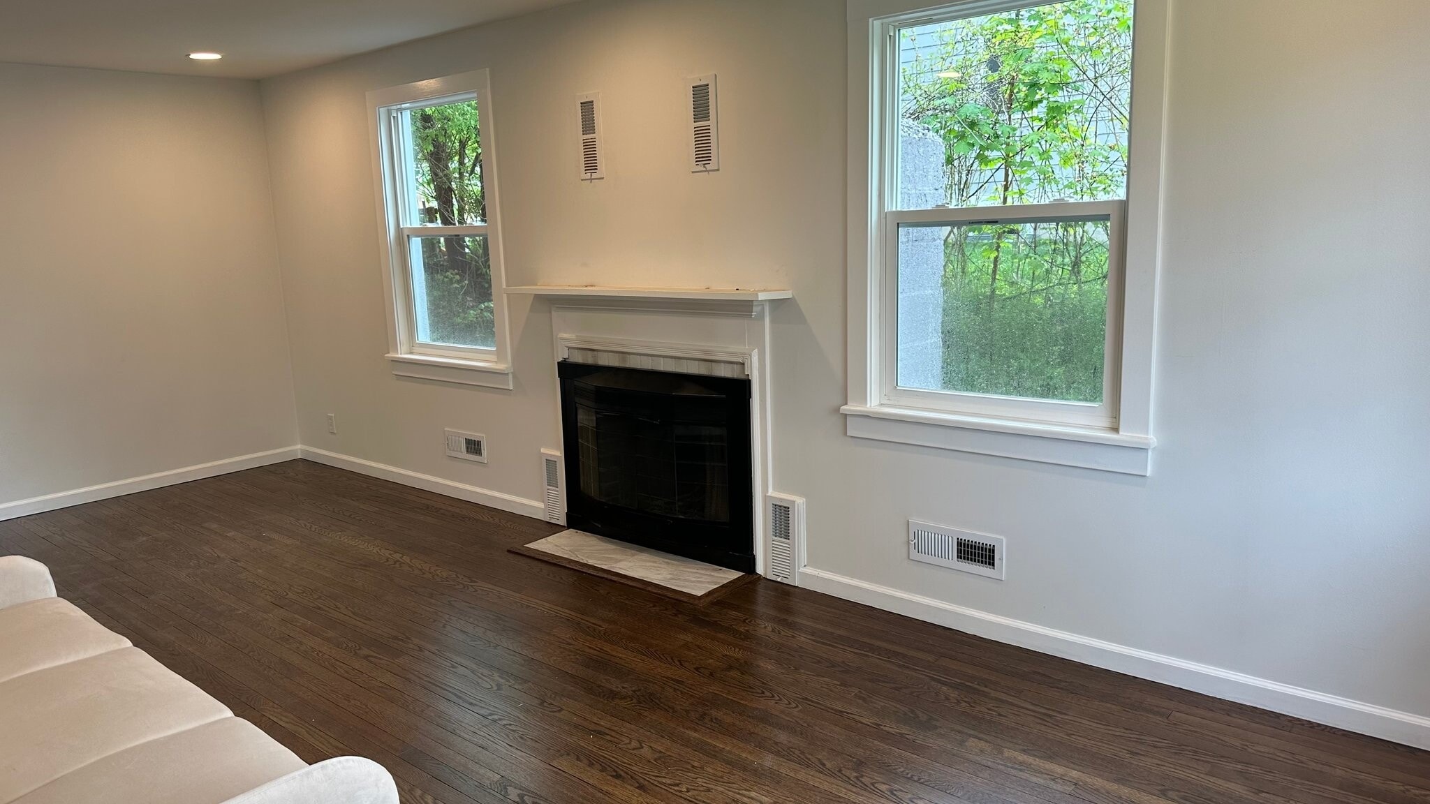 Building Photo - 10 Maple Way