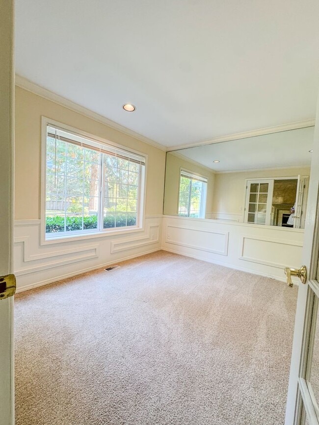Building Photo - 4 Bedroom 3 Bath Spacious Home in Bellevue