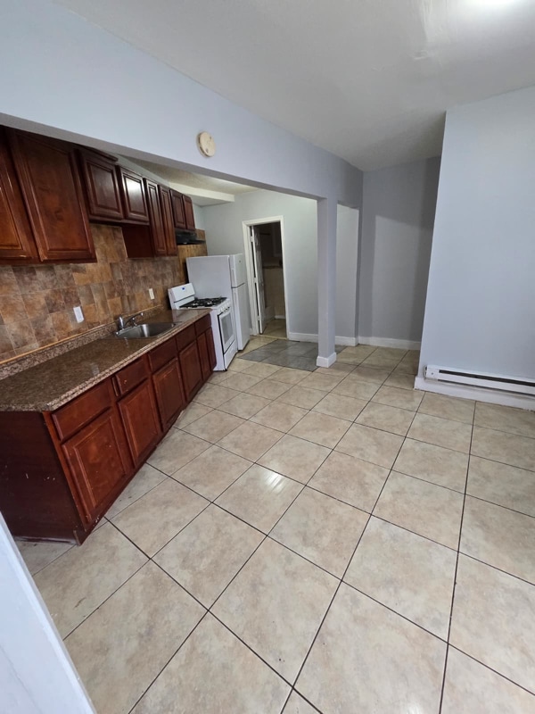 Building Photo - 588 S 10th St