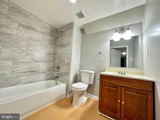 Building Photo - 949 Angel Valley Ct
