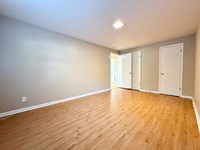 Building Photo - 6604 Granada Dr