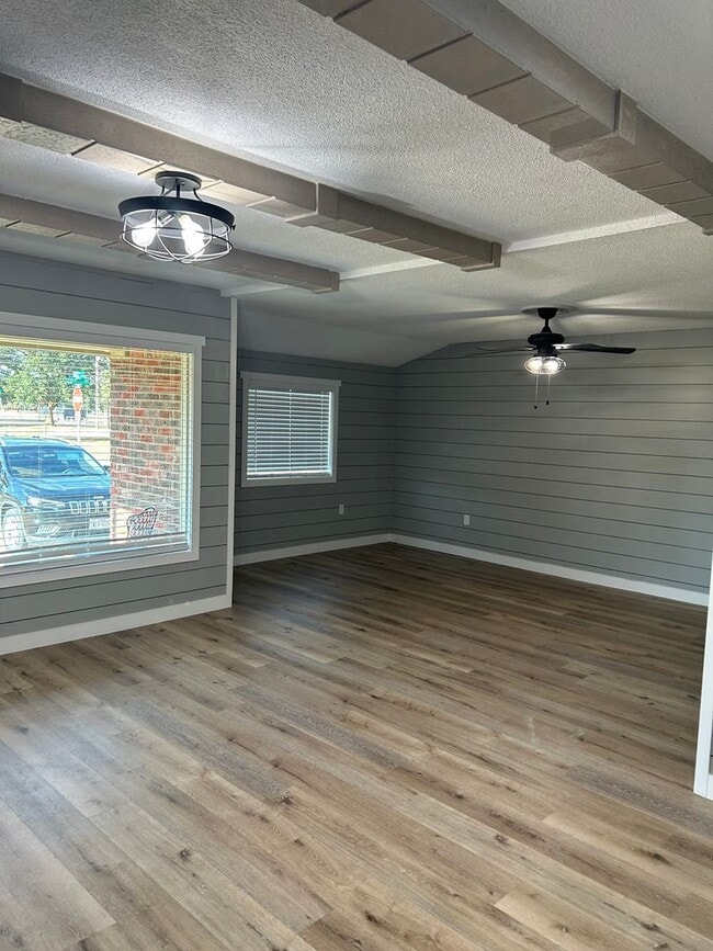 Building Photo - 501 E 17th St