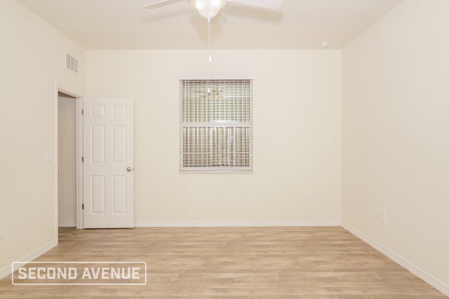 Building Photo - 1004 S Lassonde St