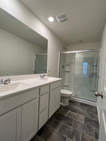 Building Photo - 217 Goldenrod Dr