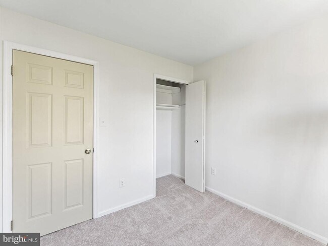 Building Photo - 8638 Dellway Ln