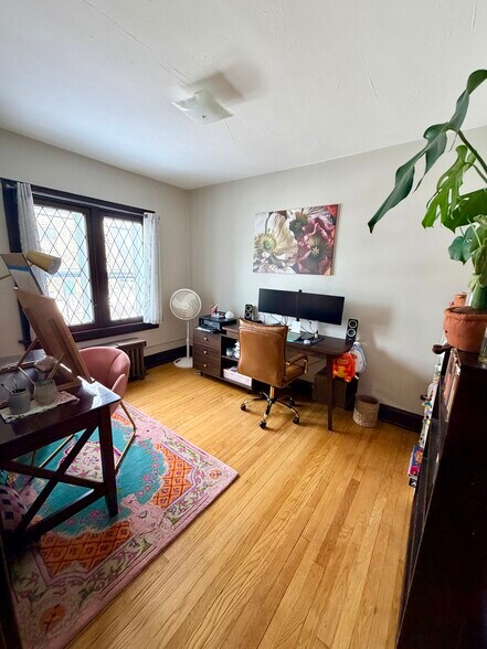 Building Photo - 1425 E Capitol Dr