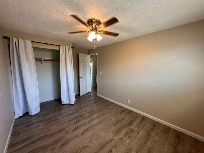 Building Photo - 148-38th Place Duplex
