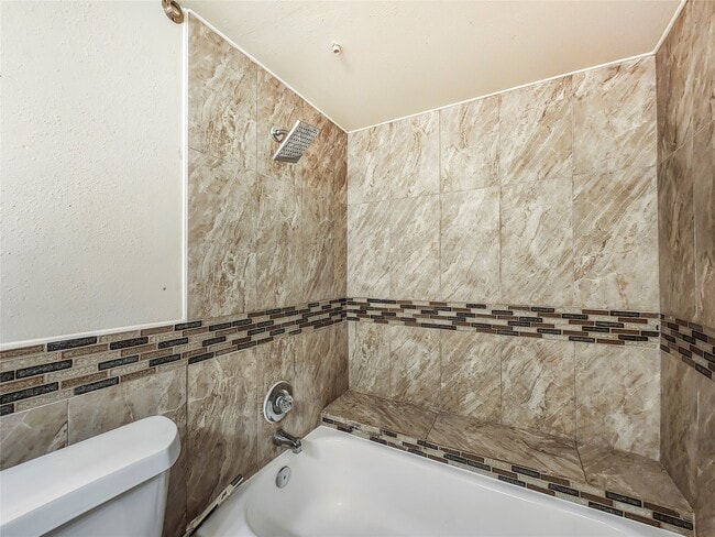 Building Photo - 2820 S Bartell Dr