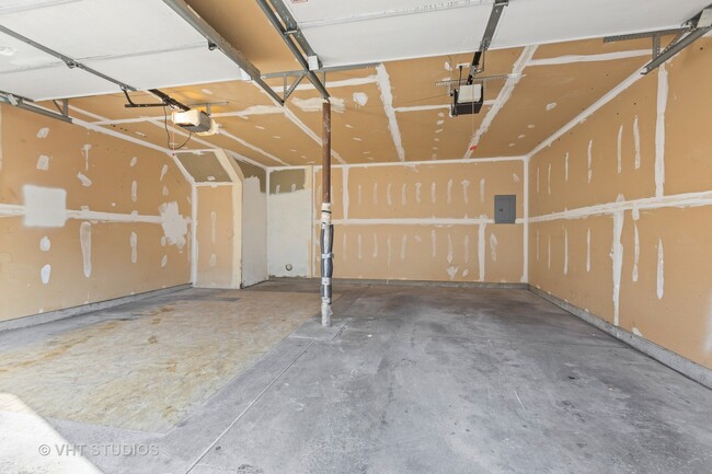 Building Photo - 431 Chopin Ct