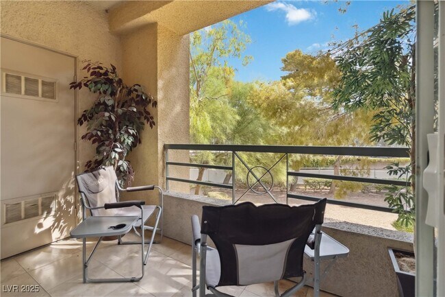 Building Photo - 230 E Flamingo Rd