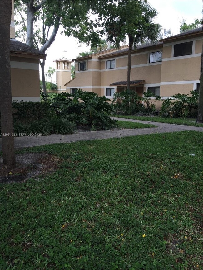 Building Photo - 9441 Palm Cir N