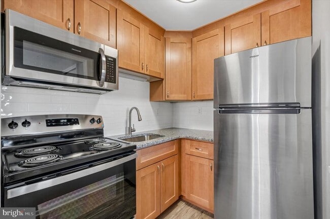 Building Photo - 644 Maryland Ave