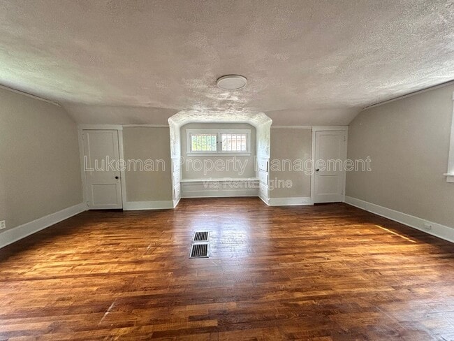 Building Photo - 819 Hoffman Ct