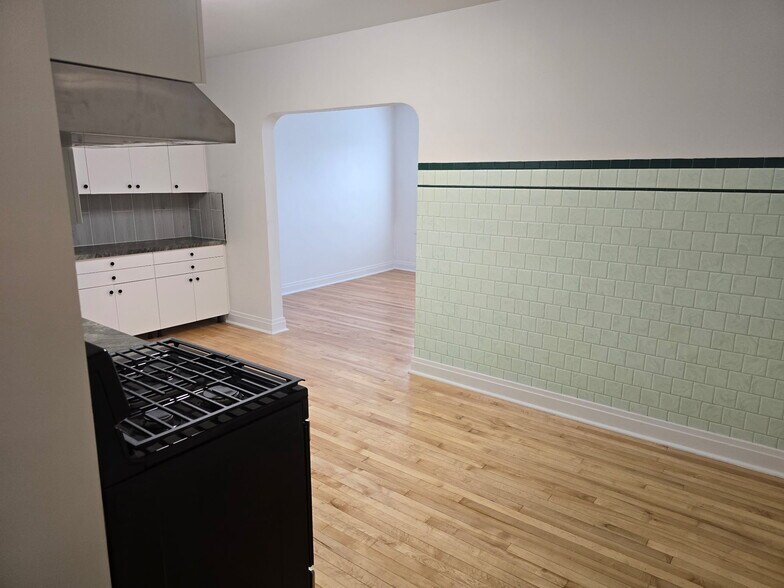 Building Photo - 2896 S Archer Ave