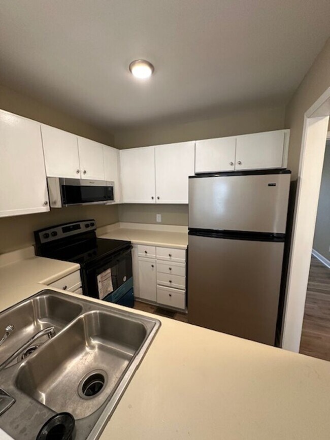 Building Photo - Condo / Burlington