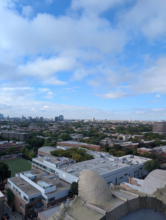 Building Photo - 2300 N Lincoln Park W
