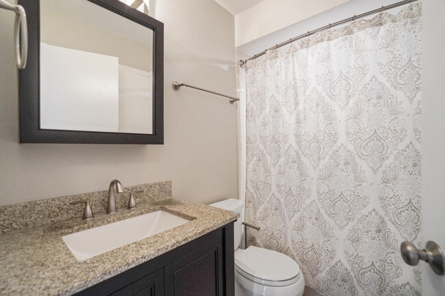 Building Photo - 1118 Wellington Pl