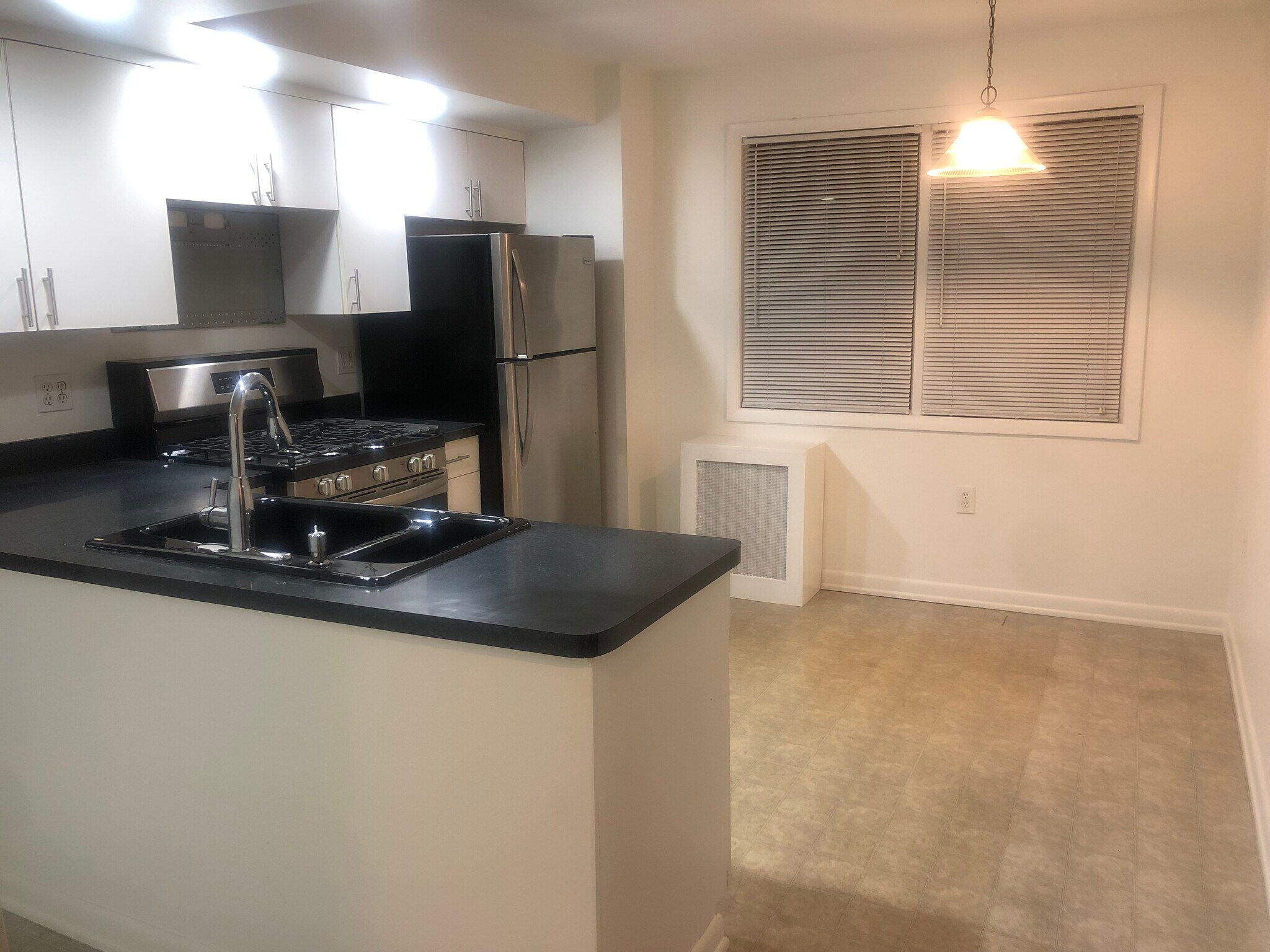 Building Photo - 622 N Terrace Ave