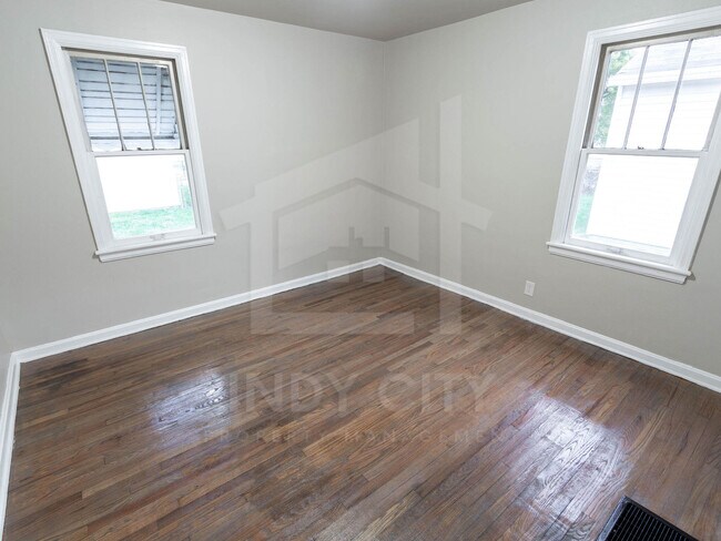 Building Photo - 610 S Sherman Dr