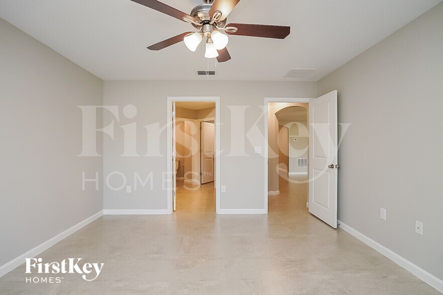 Building Photo - 429 Earhart Dr