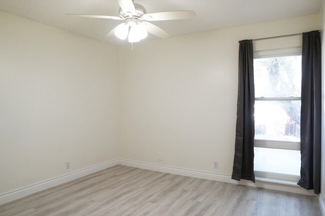 Building Photo - 39220 Karen St