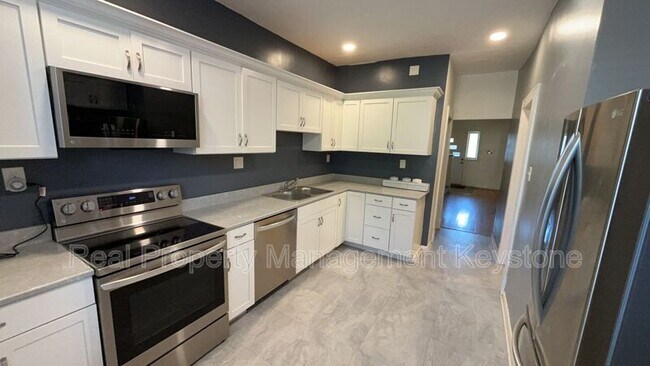 Building Photo - 1122 Greenfield Ave