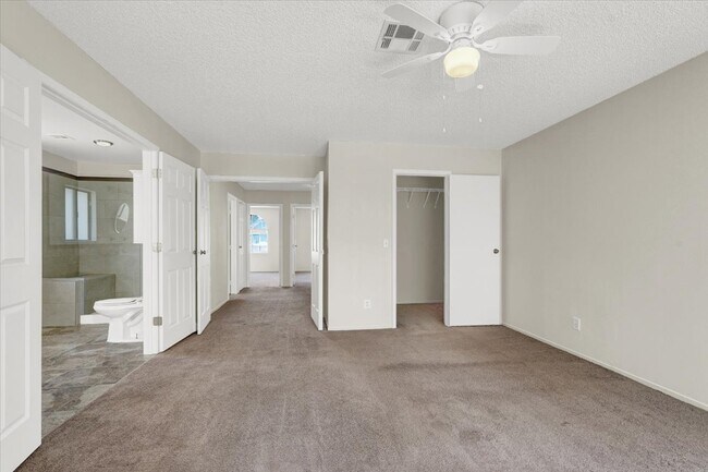 Building Photo - 8921 Beach Front Dr