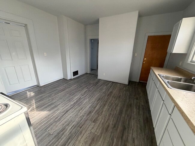 Building Photo - 716-B Robinson-