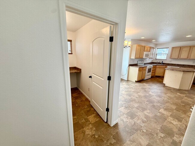 Building Photo - 7545 Back Stretch Dr