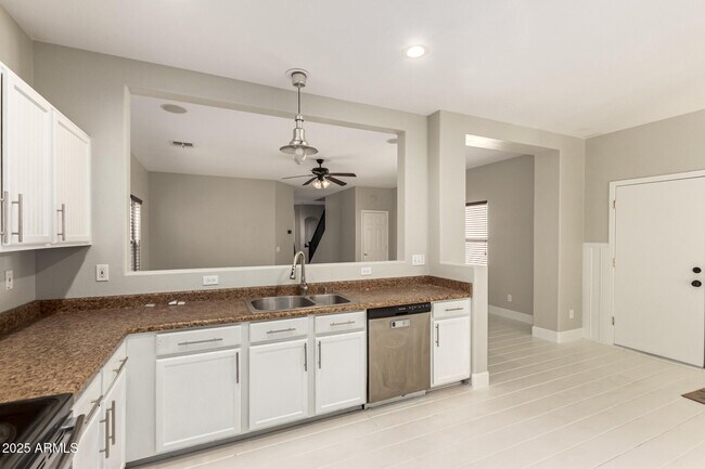 Building Photo - 21127 E Avenida Del Valle