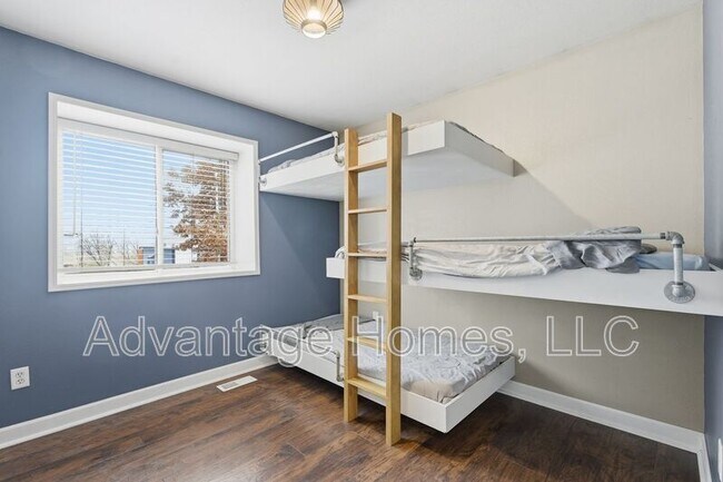 Building Photo - 11516 N Windsor Ave