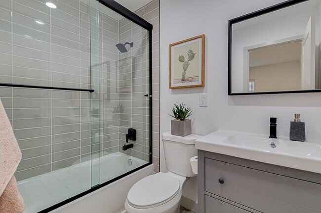 Building Photo - Luxury 2 Bed / 2 Bath Double Primary Apartment Near Old Town Scottsdale | Private Patio + 1 Month...