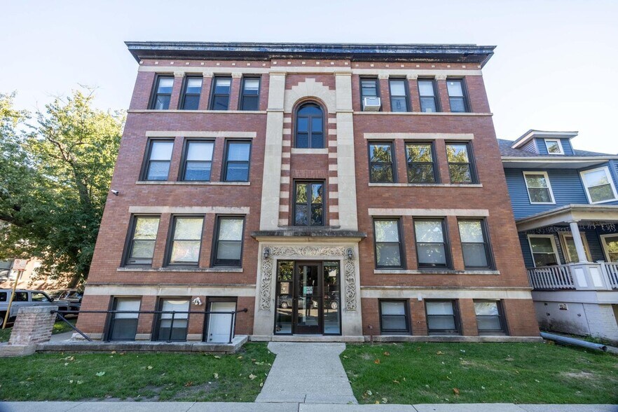 Building Photo - 6259 N Lakewood Ave